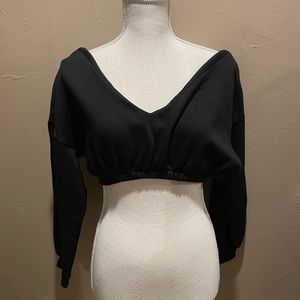 PRETTLITTLETHING black crop sweater size small